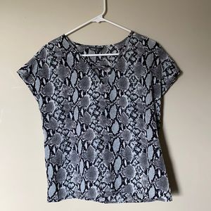 Women’s short sleeve blouse
